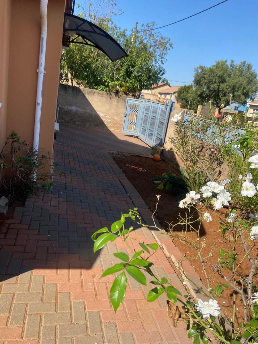  Bedroom Property for Sale in Rosslyn Gauteng
