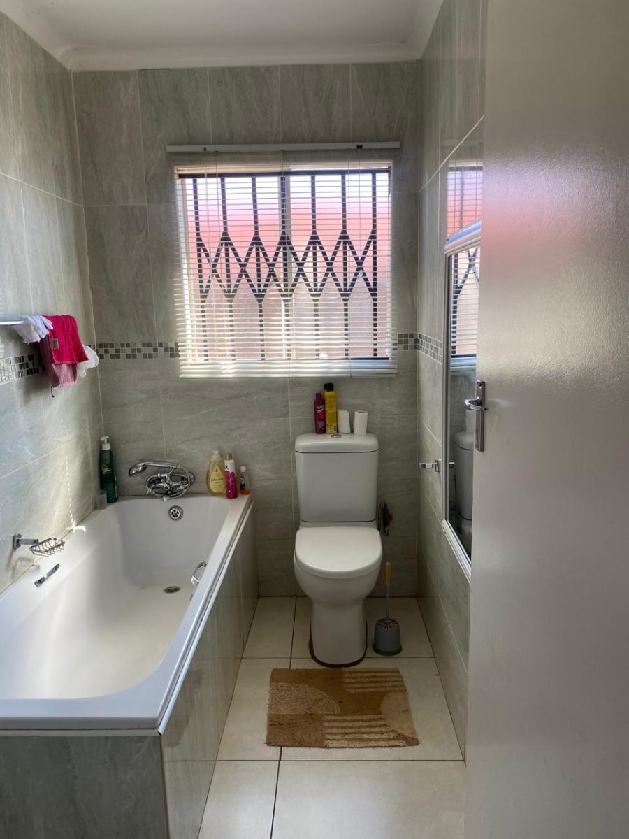  Bedroom Property for Sale in Rosslyn Gauteng