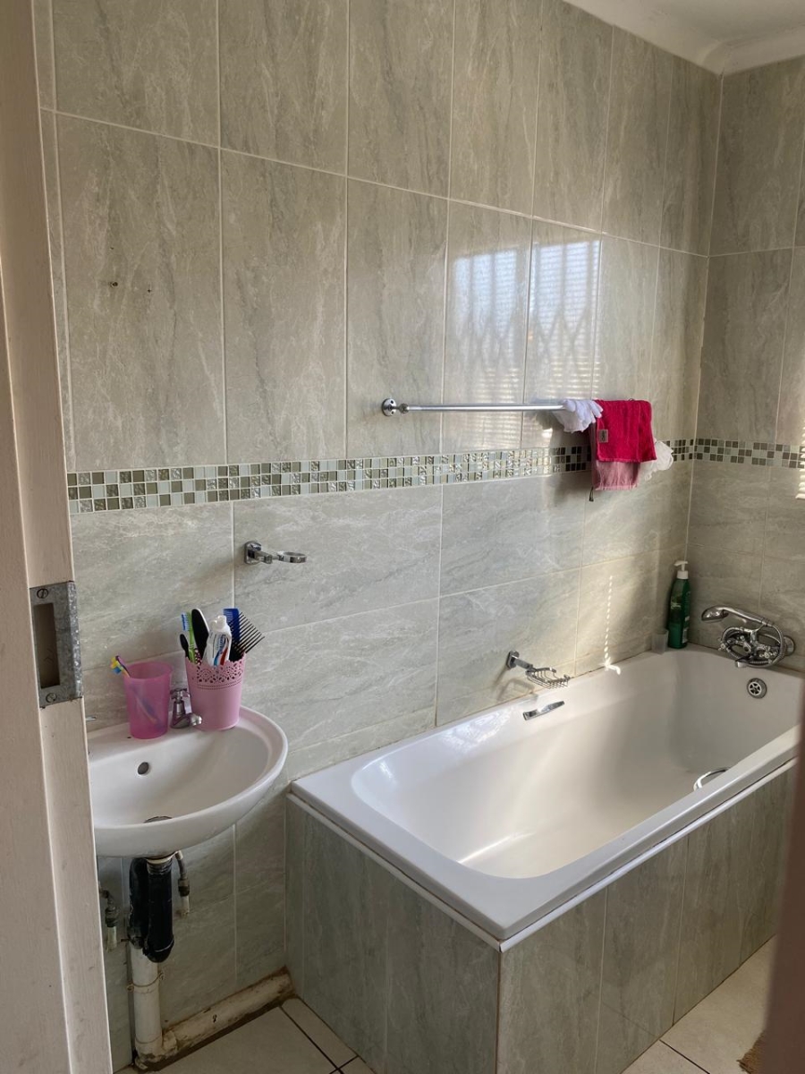  Bedroom Property for Sale in Rosslyn Gauteng