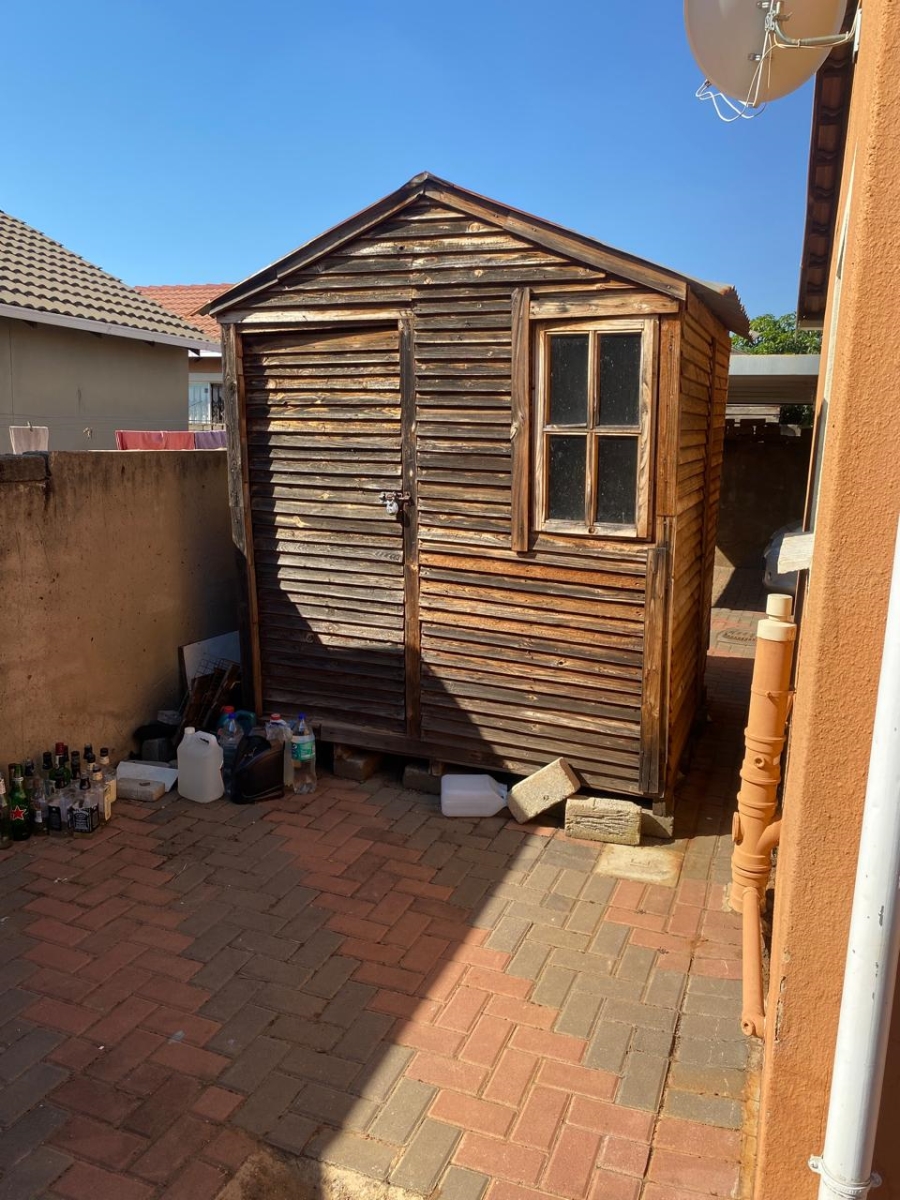  Bedroom Property for Sale in Rosslyn Gauteng