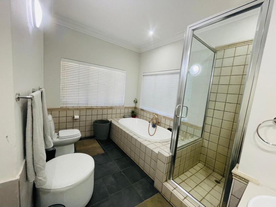 4 Bedroom Property for Sale in Woodhill Estate Gauteng