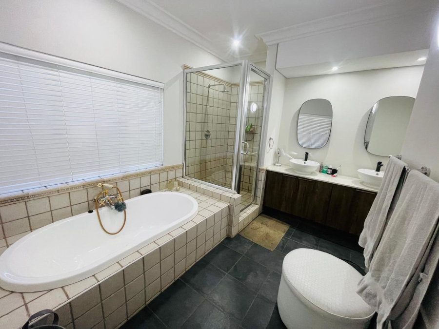 4 Bedroom Property for Sale in Woodhill Estate Gauteng