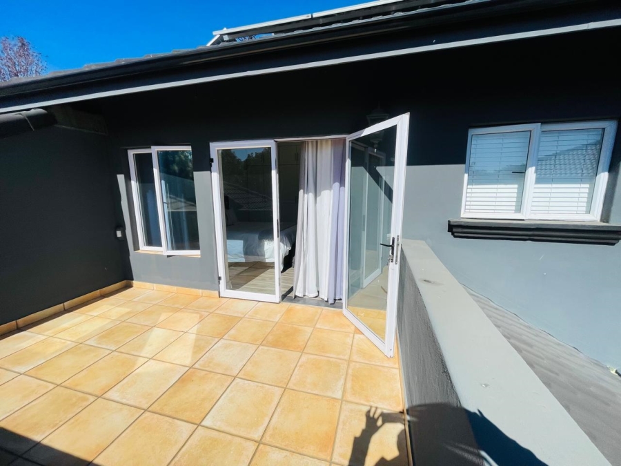 4 Bedroom Property for Sale in Woodhill Estate Gauteng