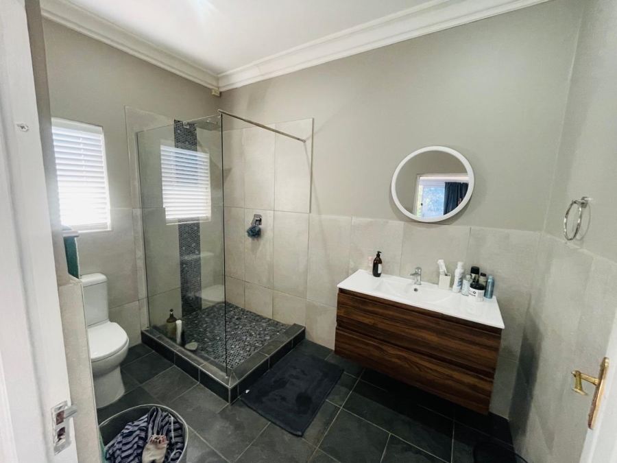 4 Bedroom Property for Sale in Woodhill Estate Gauteng