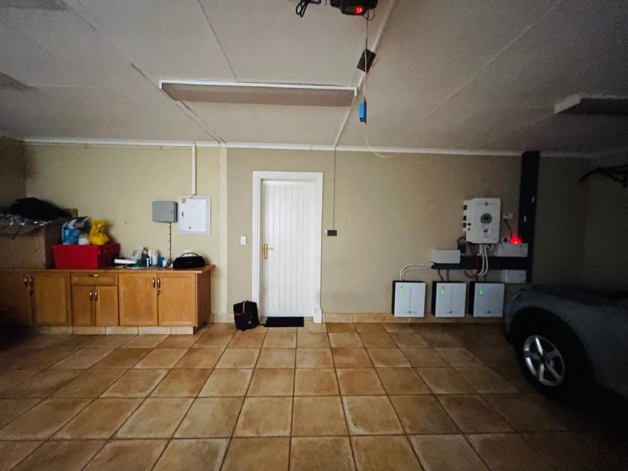 4 Bedroom Property for Sale in Woodhill Estate Gauteng