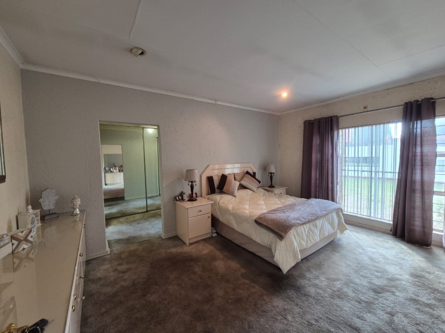 4 Bedroom Property for Sale in Vanderbijlpark SE 3 Gauteng