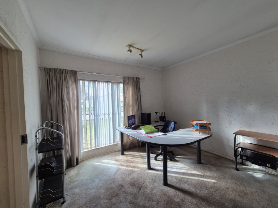 4 Bedroom Property for Sale in Vanderbijlpark SE 3 Gauteng