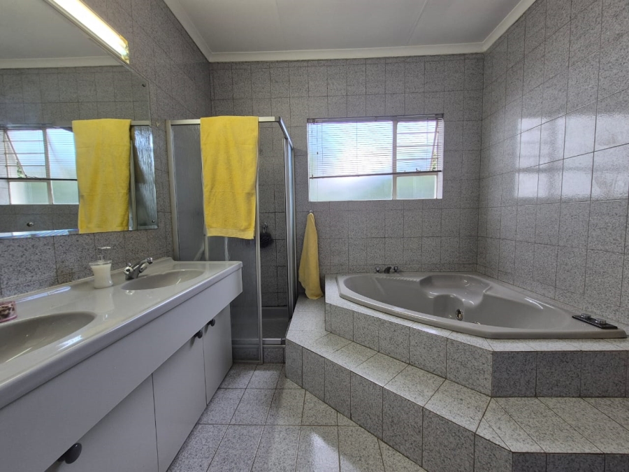 4 Bedroom Property for Sale in Vanderbijlpark SE 3 Gauteng
