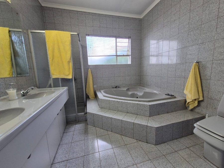 4 Bedroom Property for Sale in Vanderbijlpark SE 3 Gauteng