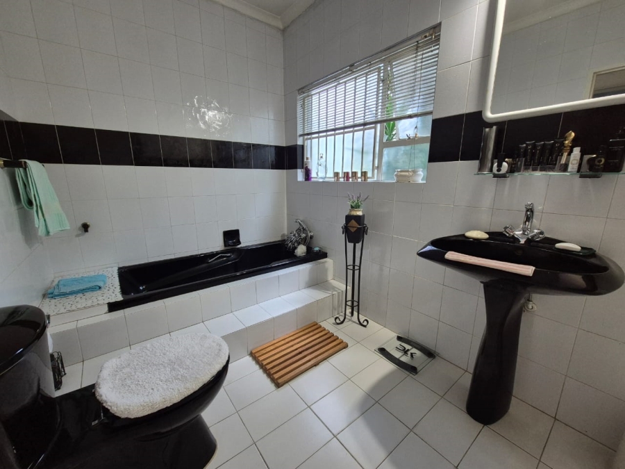 4 Bedroom Property for Sale in Vanderbijlpark SE 3 Gauteng