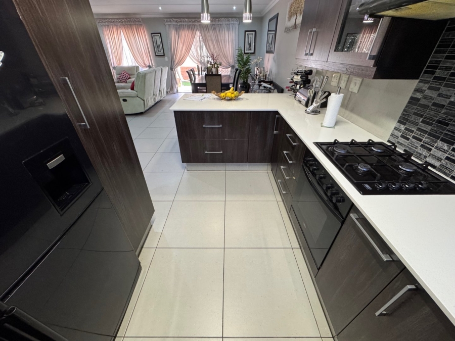 3 Bedroom Property for Sale in Glen Marais Gauteng