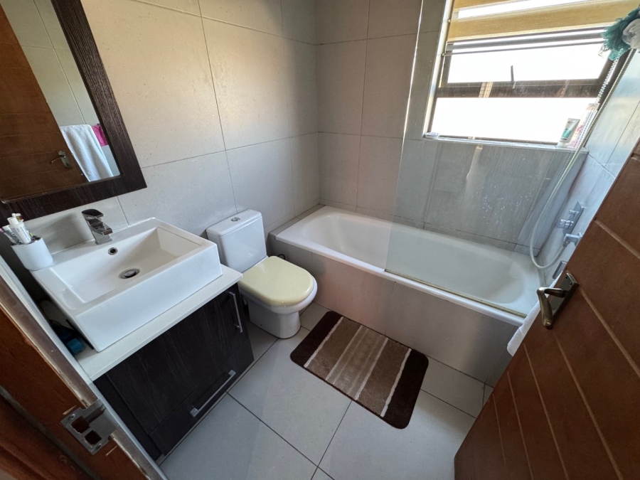 3 Bedroom Property for Sale in Glen Marais Gauteng