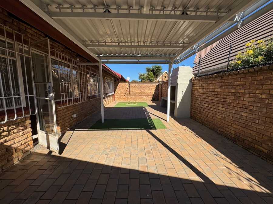 3 Bedroom Property for Sale in Glen Marais Gauteng