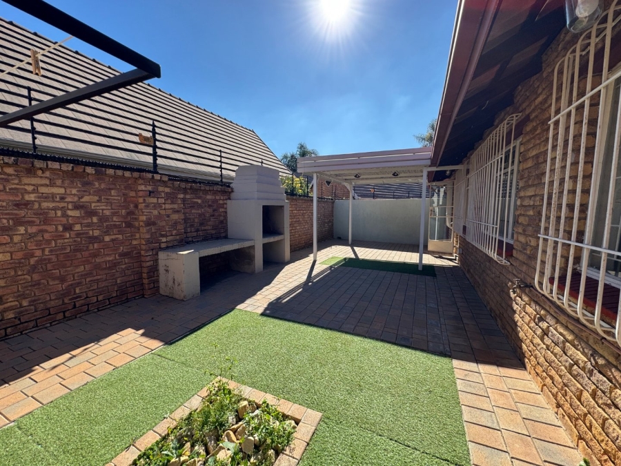 3 Bedroom Property for Sale in Glen Marais Gauteng