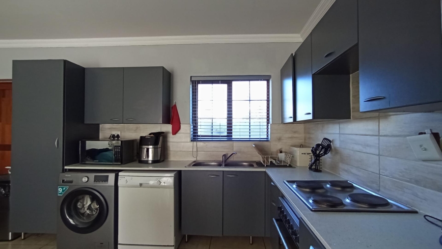 2 Bedroom Property for Sale in Blue Hills AH Gauteng
