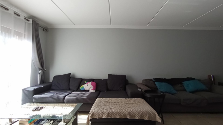 2 Bedroom Property for Sale in Blue Hills AH Gauteng