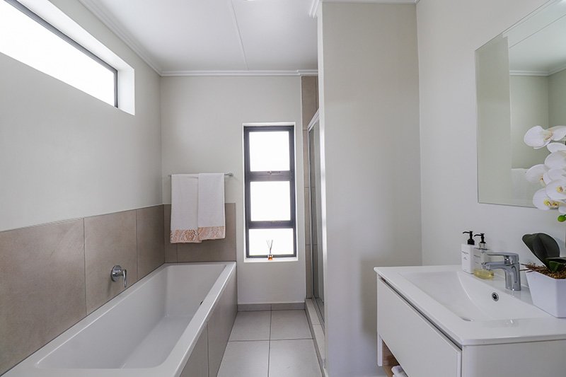 3 Bedroom Property for Sale in Broadacres Gauteng