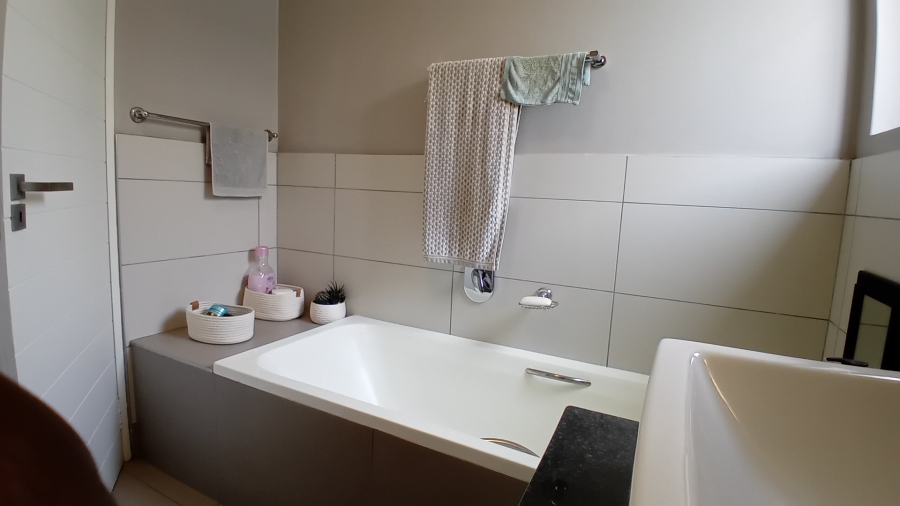 2 Bedroom Property for Sale in Chartwell Gauteng