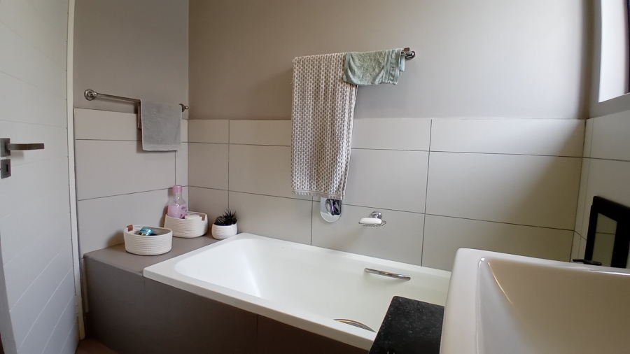2 Bedroom Property for Sale in Chartwell Gauteng