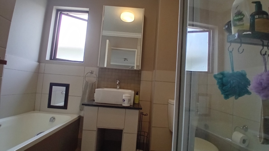 2 Bedroom Property for Sale in Chartwell Gauteng