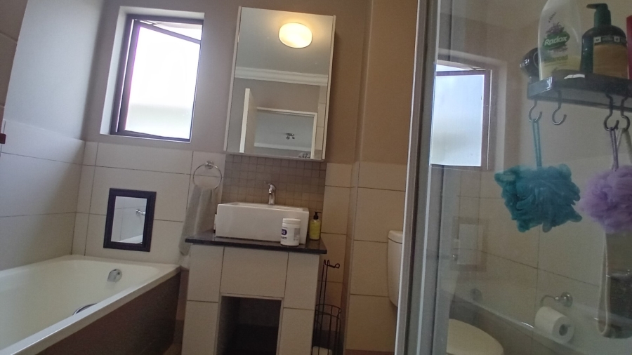 2 Bedroom Property for Sale in Chartwell Gauteng