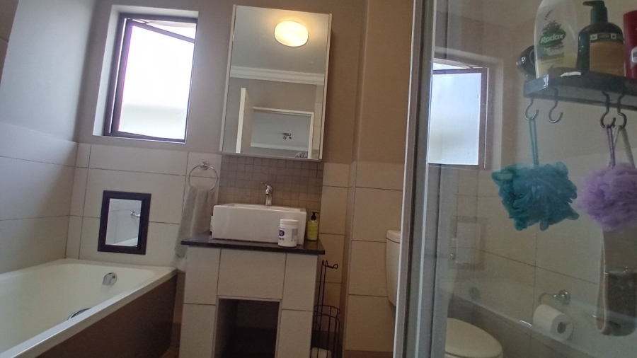 2 Bedroom Property for Sale in Chartwell Gauteng