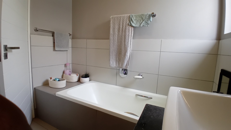 2 Bedroom Property for Sale in Chartwell Gauteng