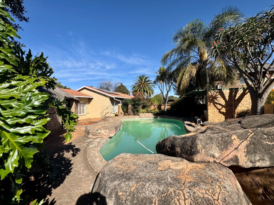 3 Bedroom Property for Sale in Pierre Van Ryneveld Gauteng