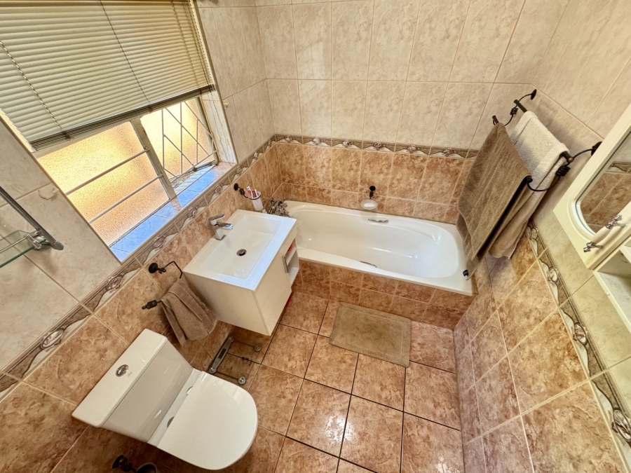 3 Bedroom Property for Sale in Pierre Van Ryneveld Gauteng