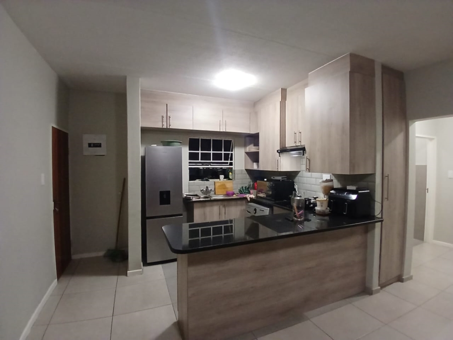 3 Bedroom Property for Sale in Die Hoewes Gauteng