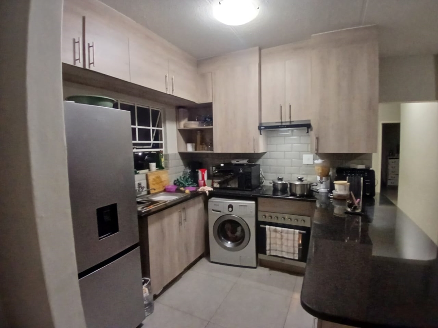 3 Bedroom Property for Sale in Die Hoewes Gauteng