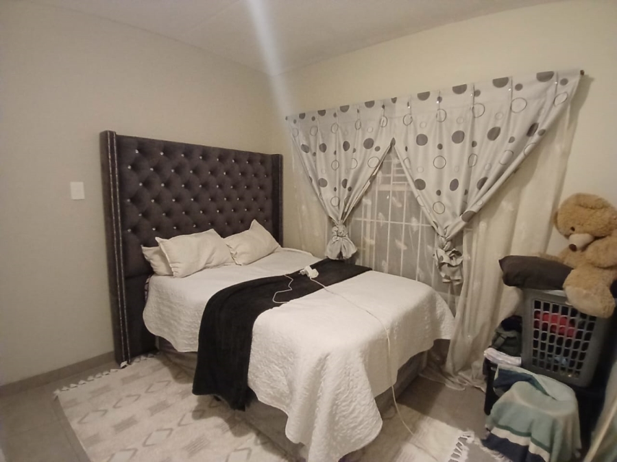 3 Bedroom Property for Sale in Die Hoewes Gauteng