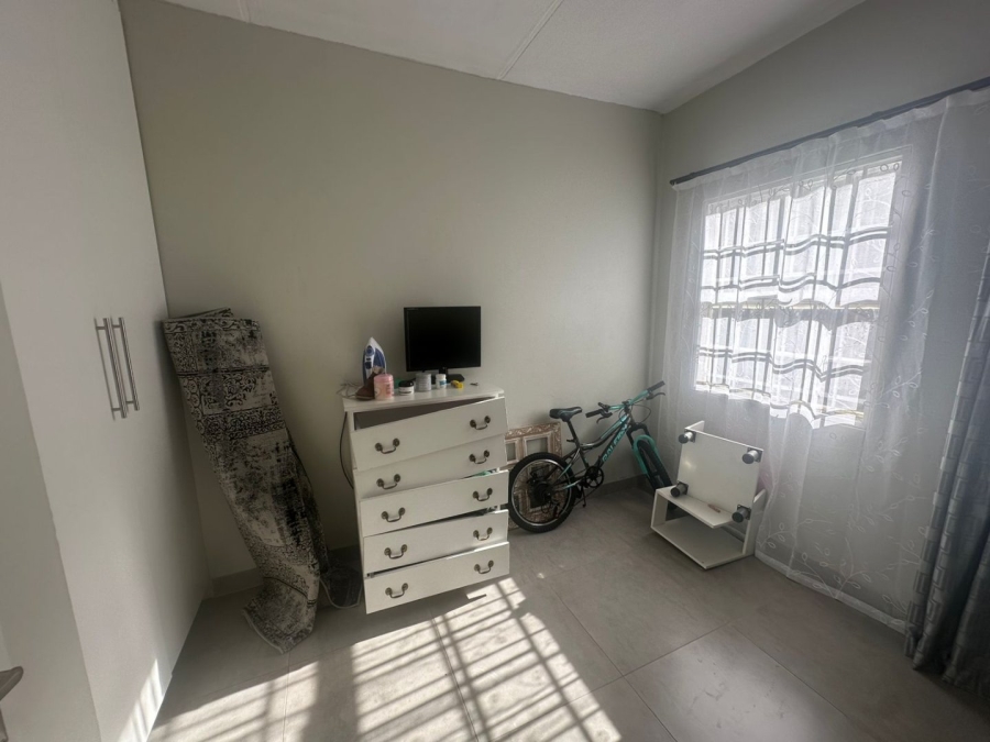 3 Bedroom Property for Sale in Die Hoewes Gauteng