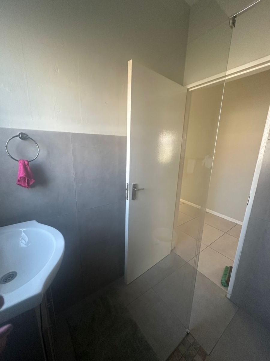 3 Bedroom Property for Sale in Die Hoewes Gauteng