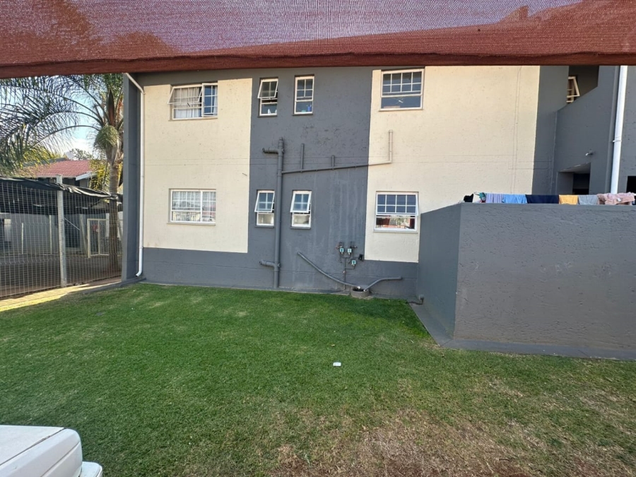 3 Bedroom Property for Sale in Die Hoewes Gauteng