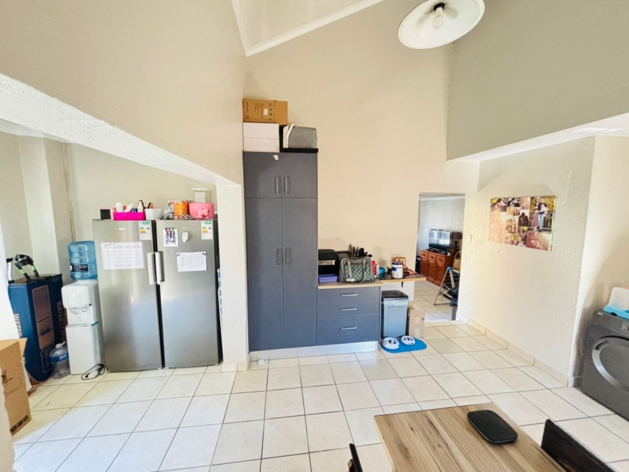 2 Bedroom Property for Sale in Rooihuiskraal North Gauteng