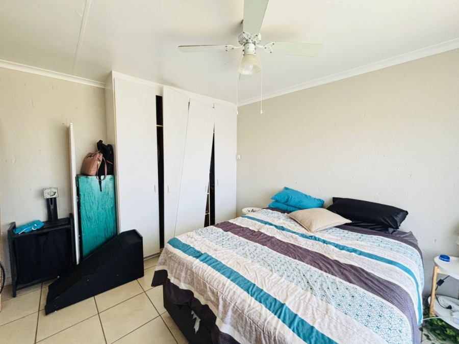 2 Bedroom Property for Sale in Rooihuiskraal North Gauteng
