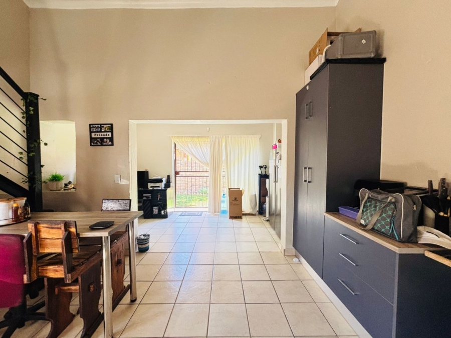 2 Bedroom Property for Sale in Rooihuiskraal North Gauteng