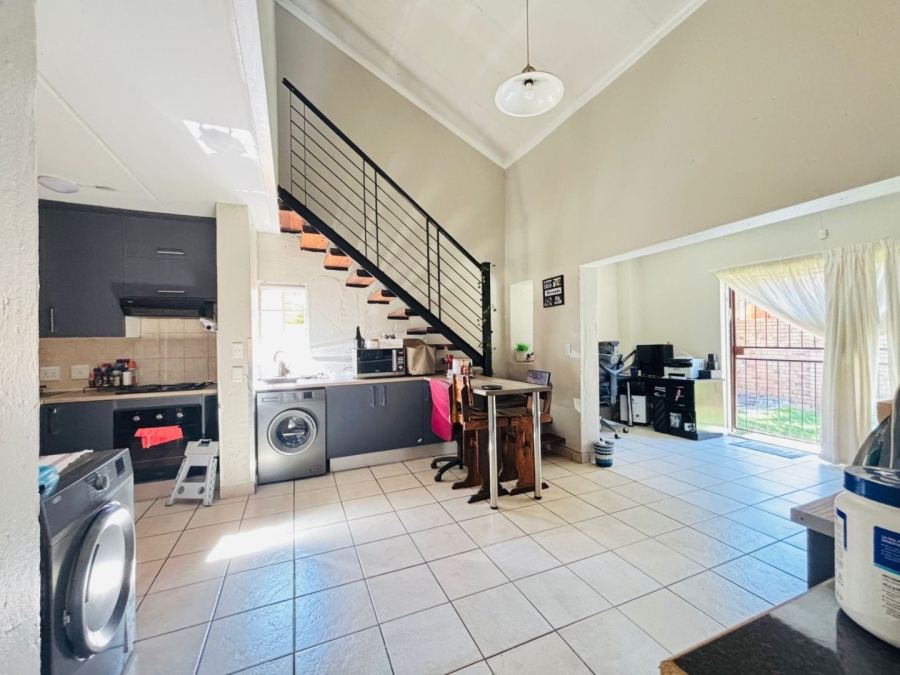 2 Bedroom Property for Sale in Rooihuiskraal North Gauteng