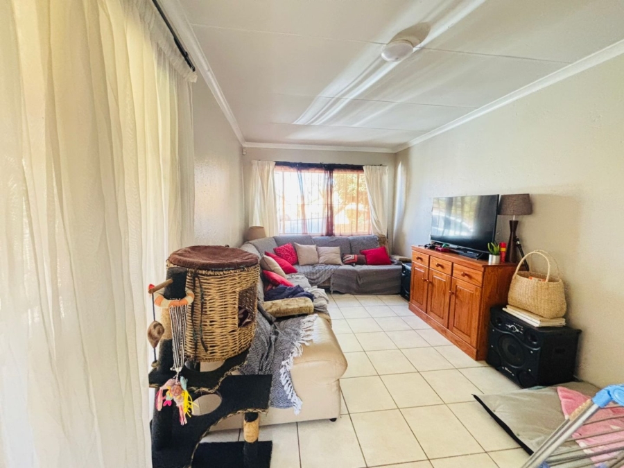 2 Bedroom Property for Sale in Rooihuiskraal North Gauteng