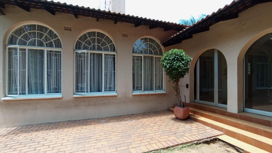 5 Bedroom Property for Sale in Gallo Manor Gauteng