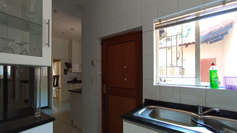 5 Bedroom Property for Sale in Gallo Manor Gauteng