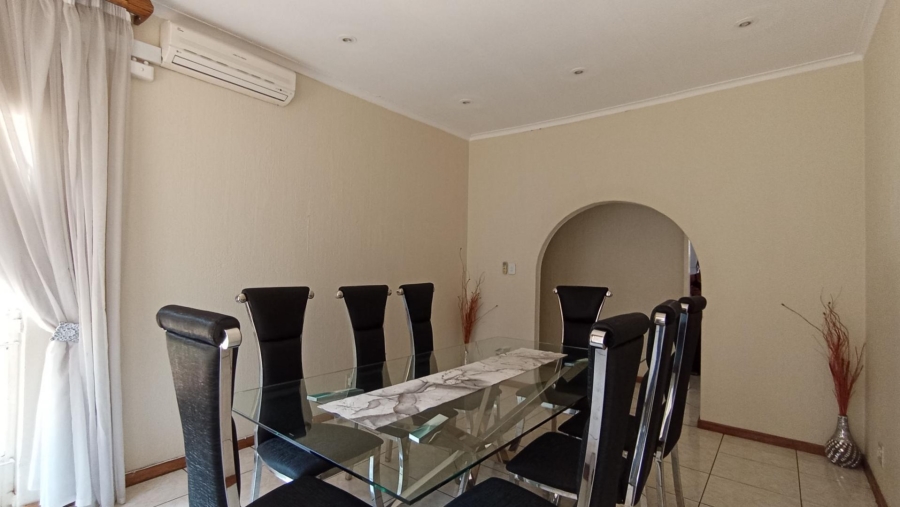 5 Bedroom Property for Sale in Gallo Manor Gauteng