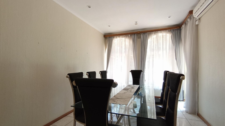 5 Bedroom Property for Sale in Gallo Manor Gauteng