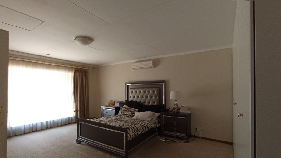 5 Bedroom Property for Sale in Gallo Manor Gauteng