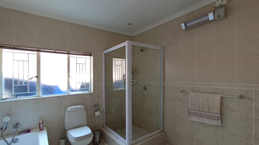 5 Bedroom Property for Sale in Gallo Manor Gauteng