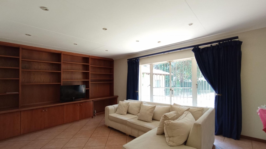5 Bedroom Property for Sale in Gallo Manor Gauteng
