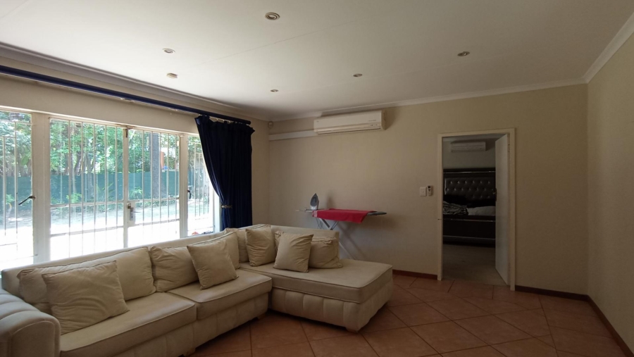 5 Bedroom Property for Sale in Gallo Manor Gauteng