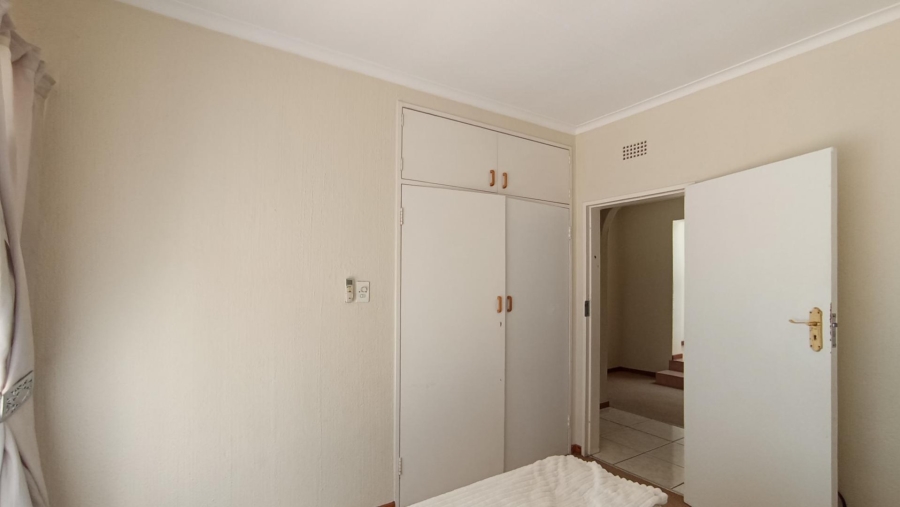 5 Bedroom Property for Sale in Gallo Manor Gauteng