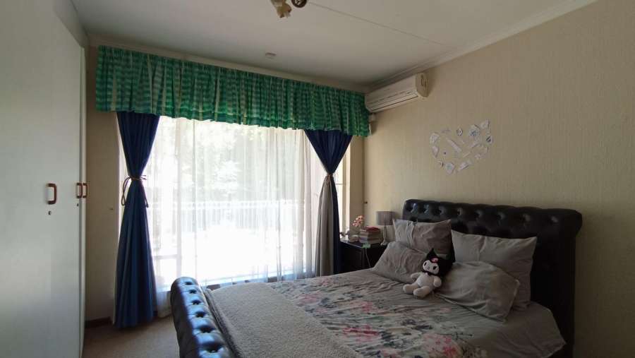 5 Bedroom Property for Sale in Gallo Manor Gauteng